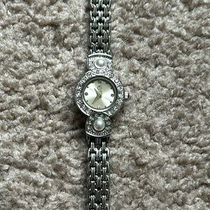 Women’s vintage silver stainless steel diamond/pearl‎ bracelet watch one size